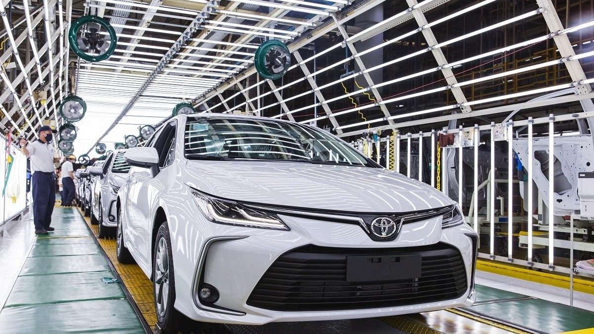 Automóveis em linha de produção; veículos lideram exportações de Indaiatuba em 2026